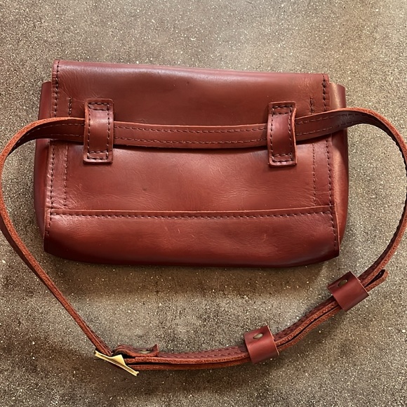 Portland Leather basic belt bag in cognac. Excellent used condition! - Picture 6 of 12